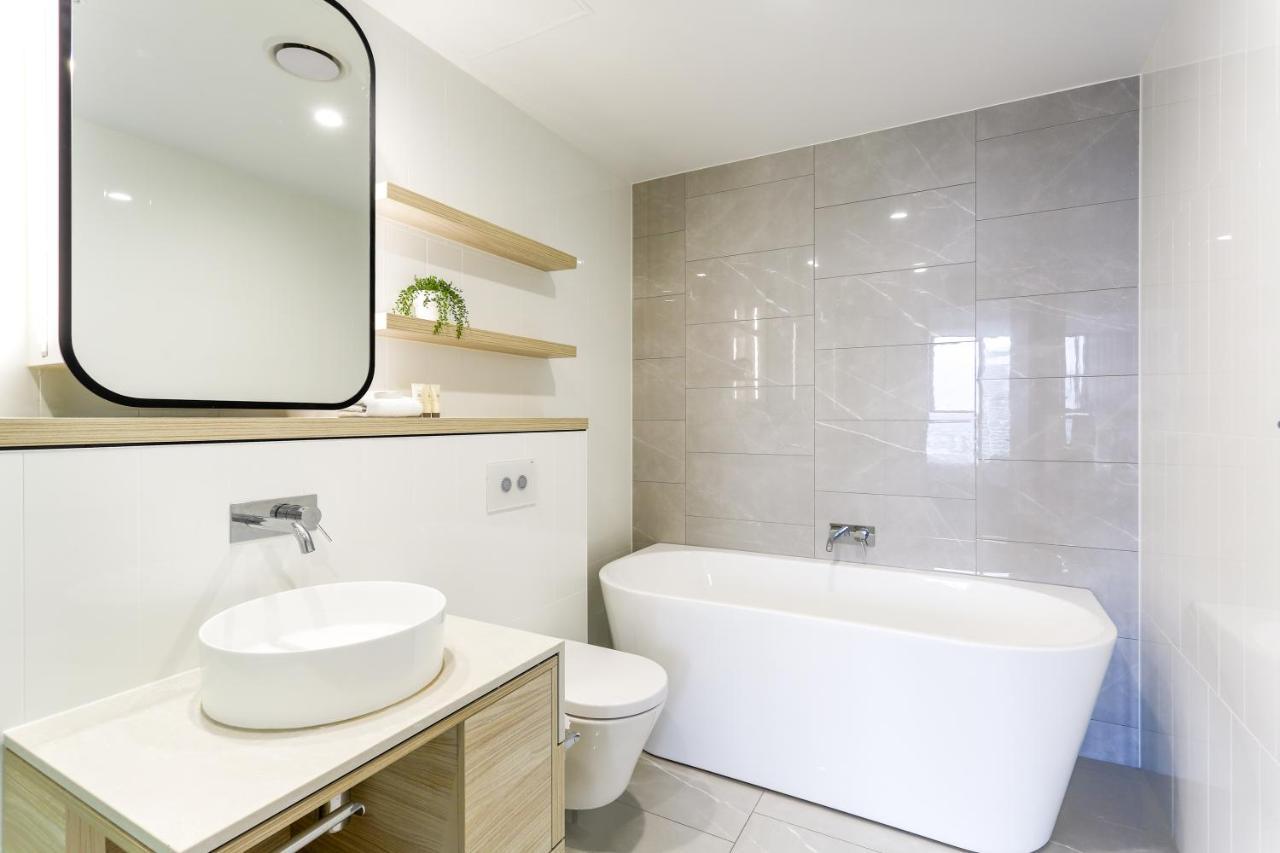 Sea View Beachfront Apartment In Surfers Gold Coast Exteriér fotografie